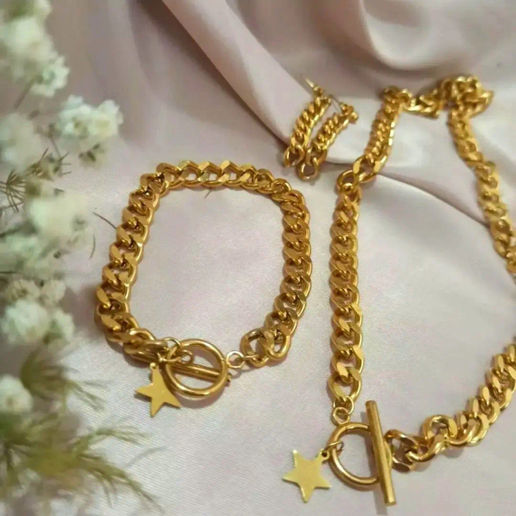 ست دستبند گردنبند گوشواره استیل کارتیر با آویز ستاره و قفل تی (ویولت گالری) کد ۱۹۲۹