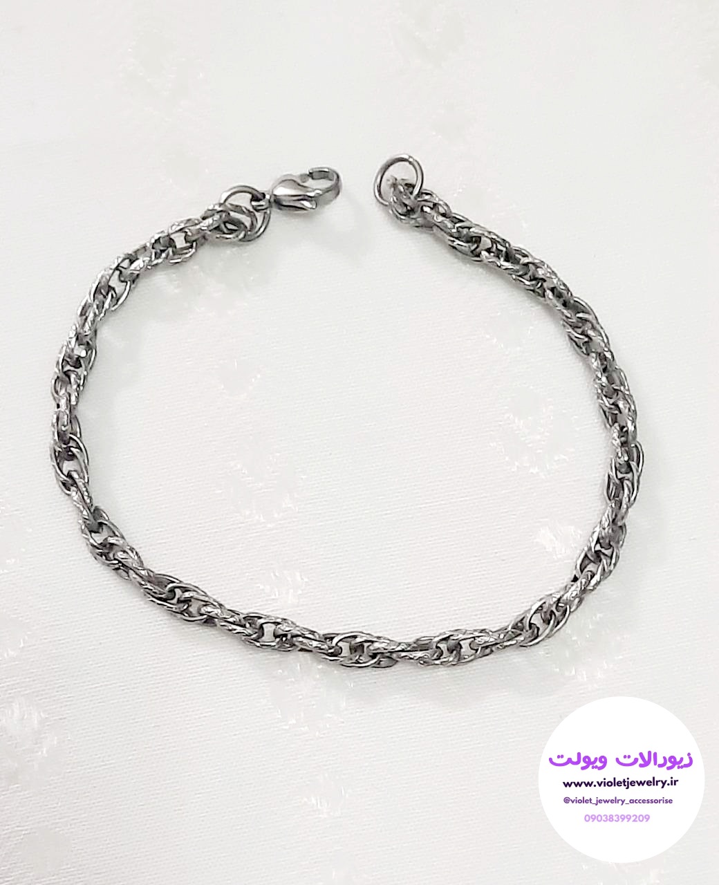 دستبند زنانه اسپرت جنس استیل رنگ نقره ای مدل پیچی کد ۱۳۸۲